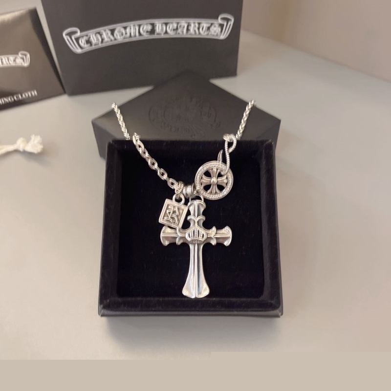 Ch**me He**ts necklaces